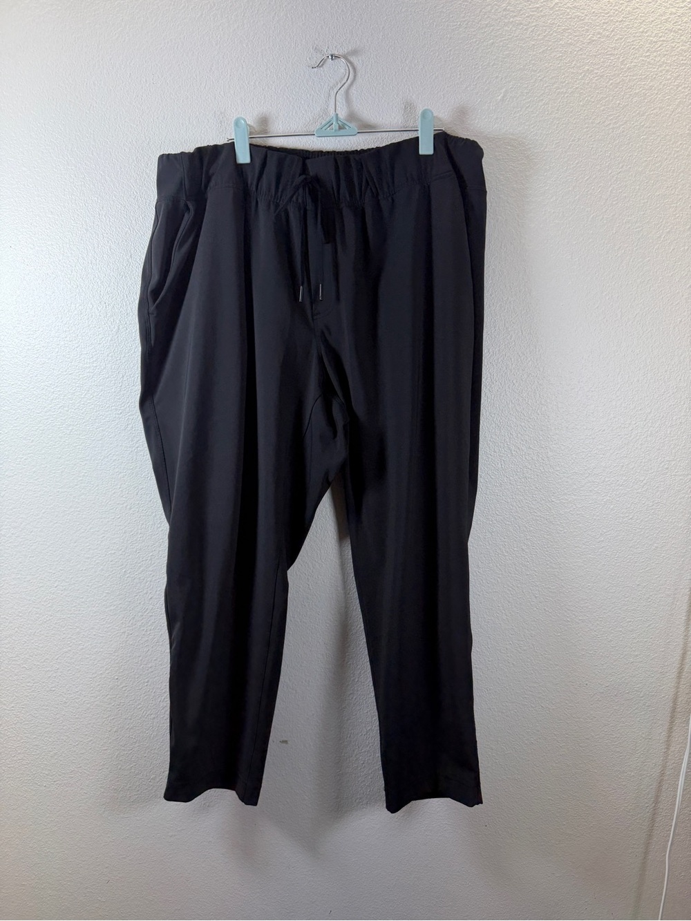 Livi Active Black Cropped Drawstring Pants